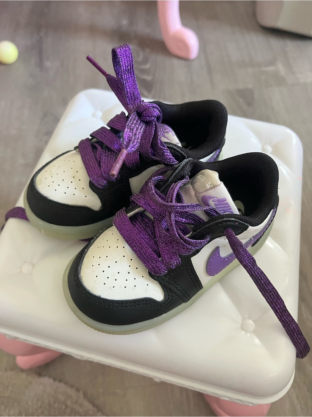 Nike Kids Low-Top Sneakers in Purple, Black, and White